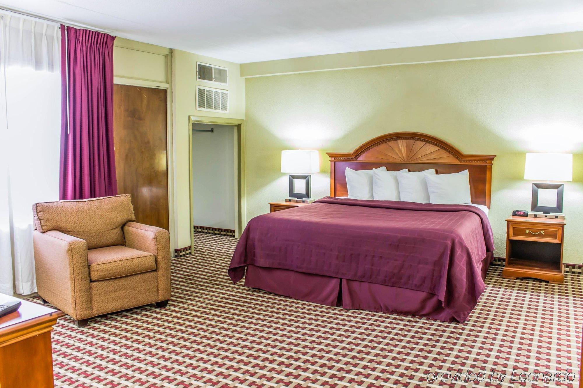 Quality Inn & Suites Fayetteville Dış mekan fotoğraf