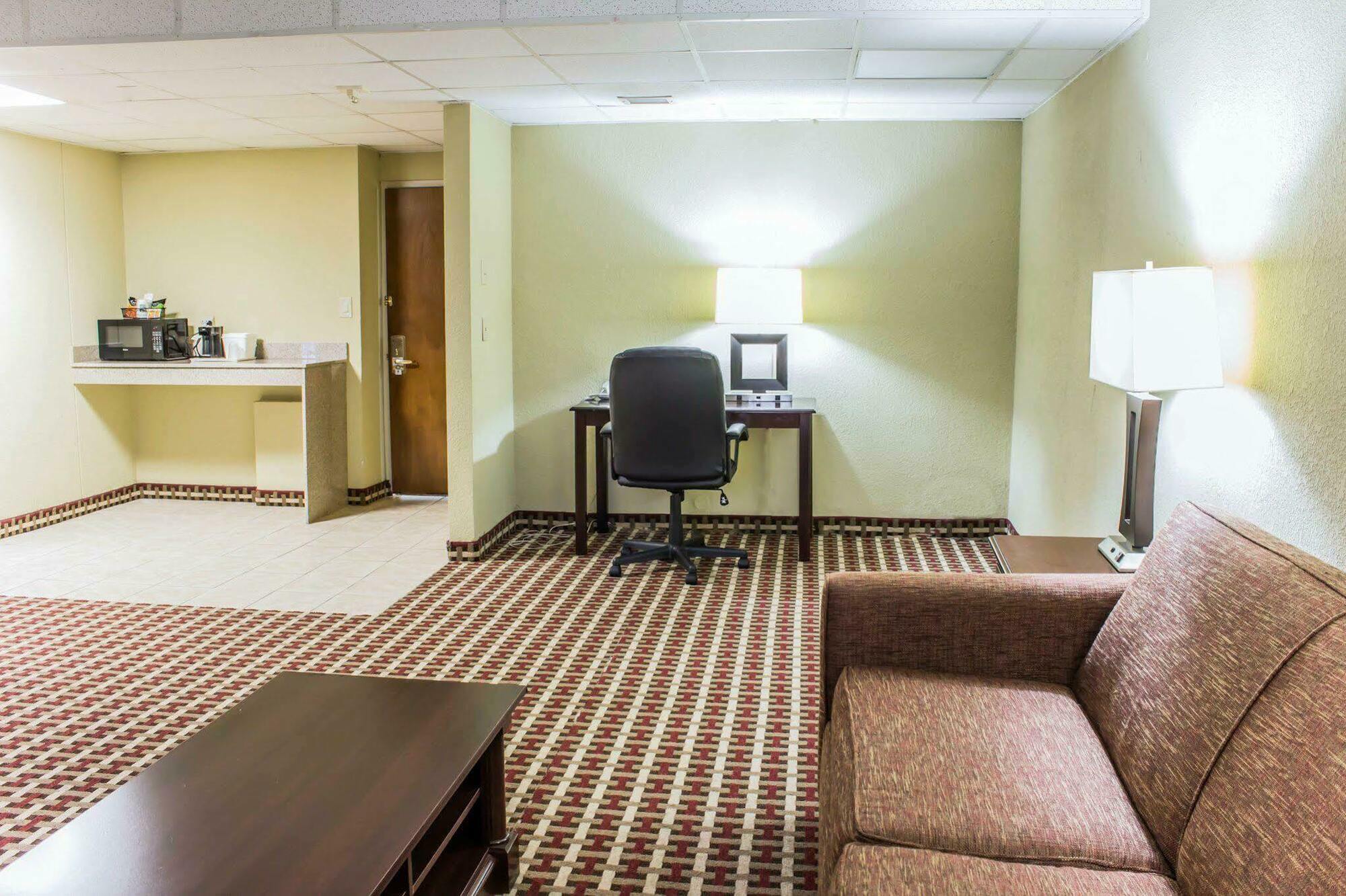Quality Inn & Suites Fayetteville Dış mekan fotoğraf